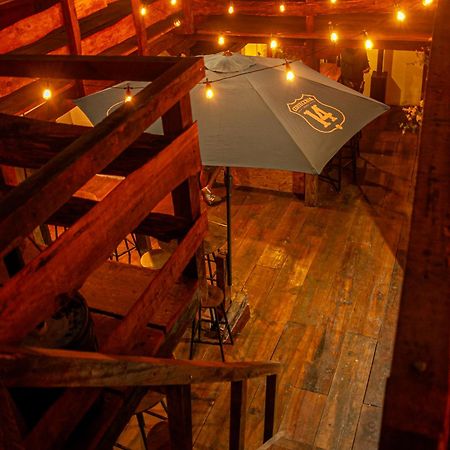 Kamazoztz Hostel And Travel 危地马拉安地瓜 外观 照片