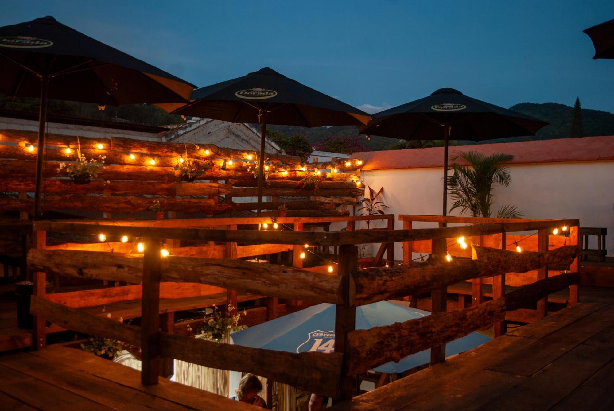Kamazoztz Hostel And Travel 危地马拉安地瓜 外观 照片