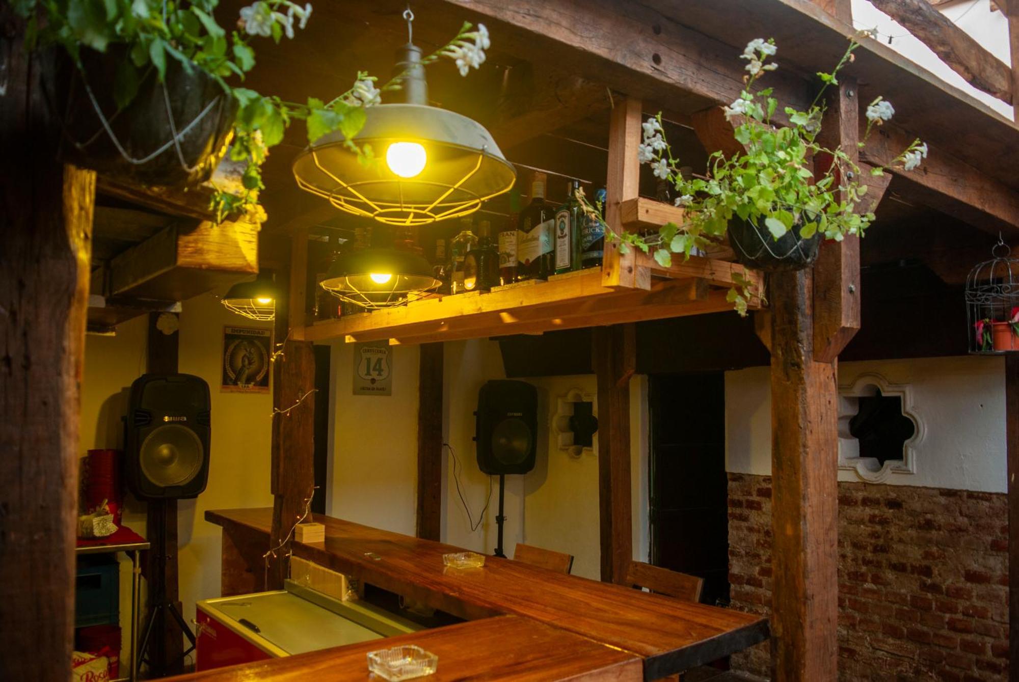 Kamazoztz Hostel And Travel 危地马拉安地瓜 外观 照片