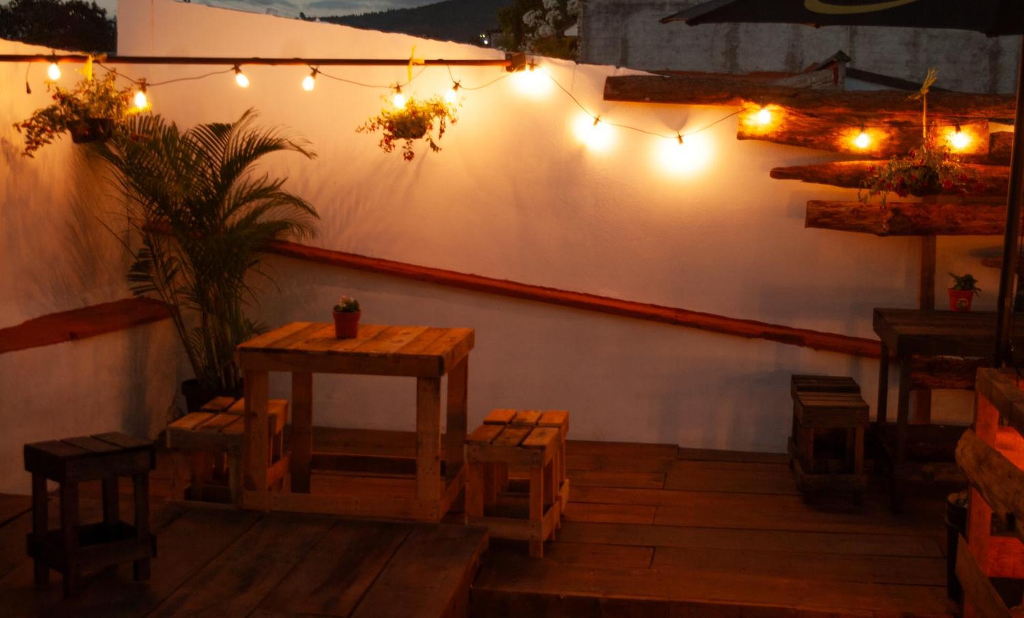 Kamazoztz Hostel And Travel 危地马拉安地瓜 外观 照片