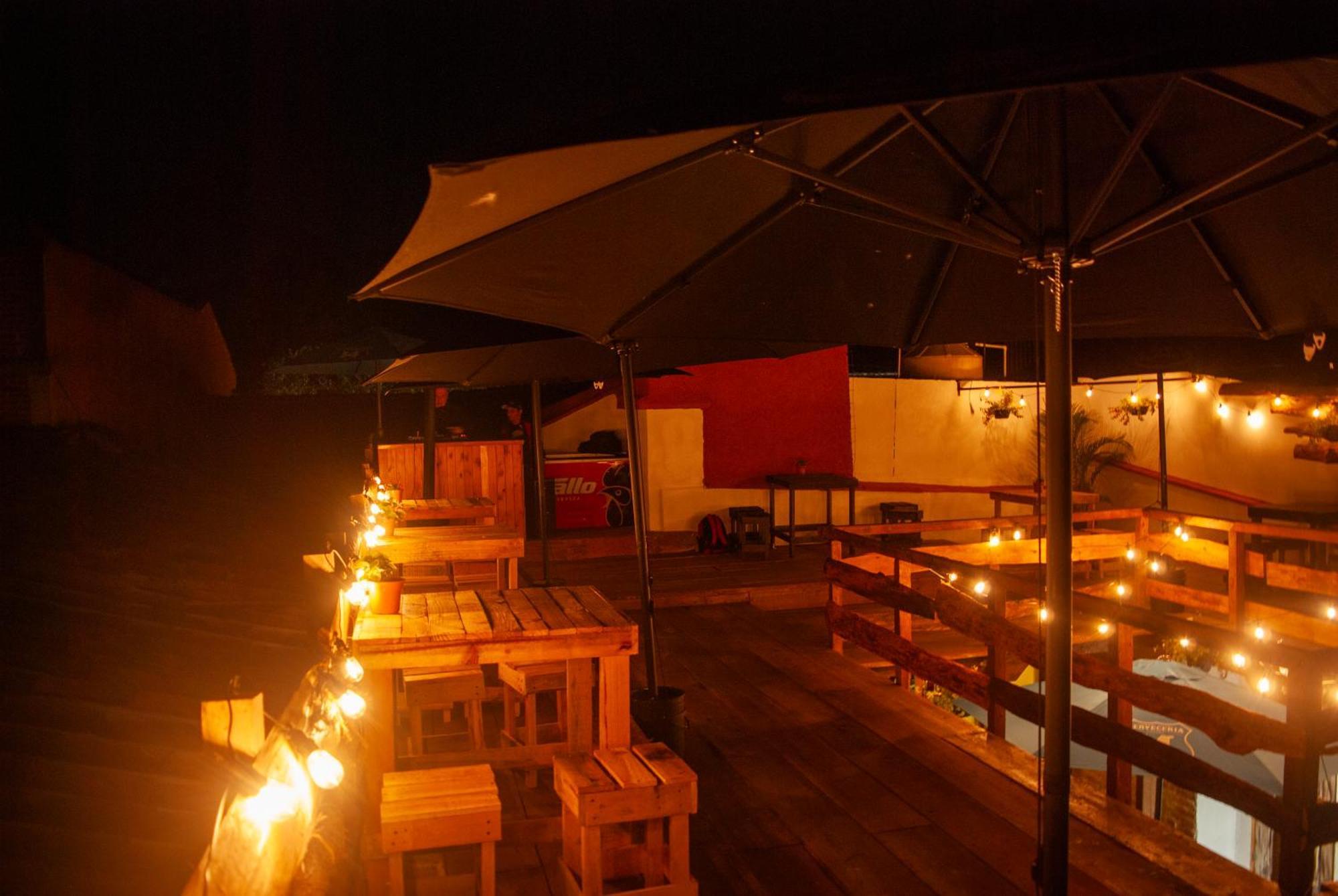 Kamazoztz Hostel And Travel 危地马拉安地瓜 外观 照片