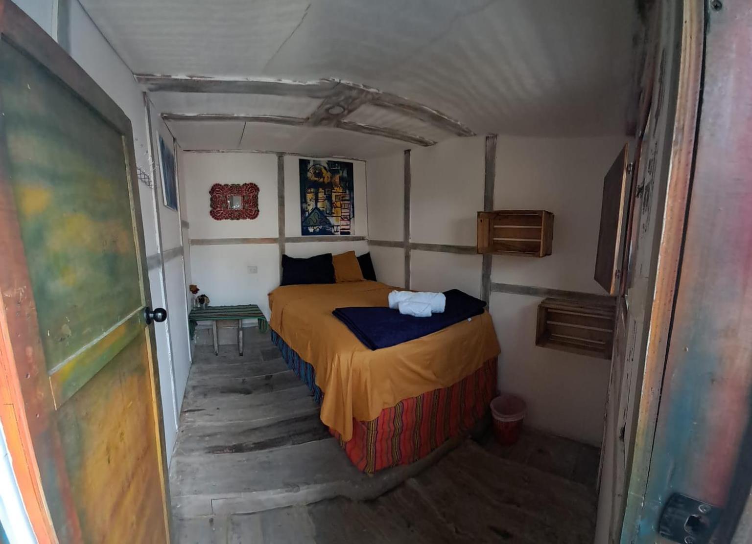 Kamazoztz Hostel And Travel 危地马拉安地瓜 外观 照片